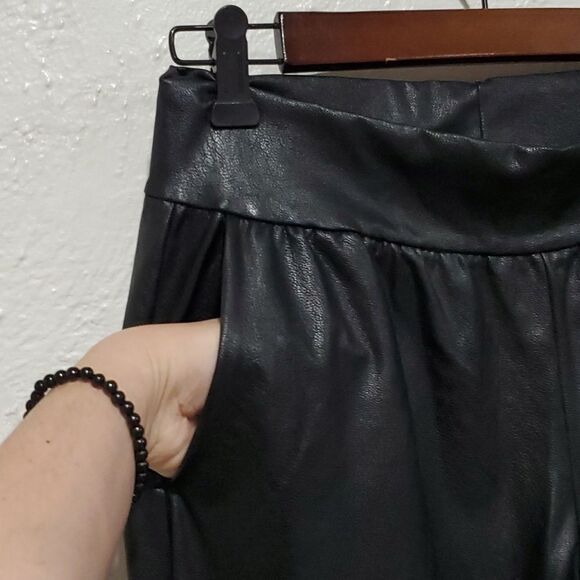 Commando Faux Leather Joggers in Black Size M - Picture 9 of 14